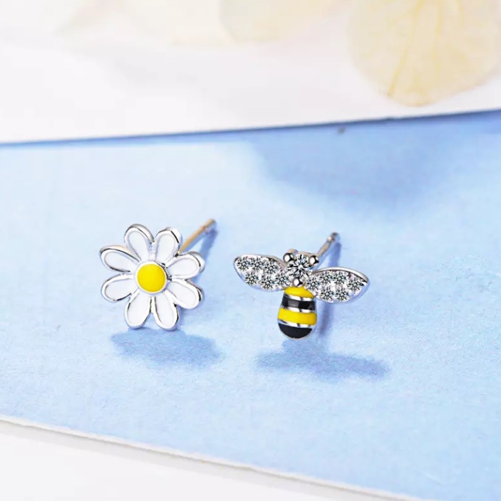 💕 New 925 Sterling Silver Bee Flower Diamond Studs